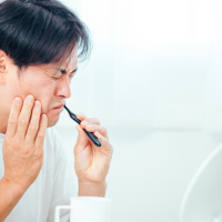 歯周病が痛い　男性